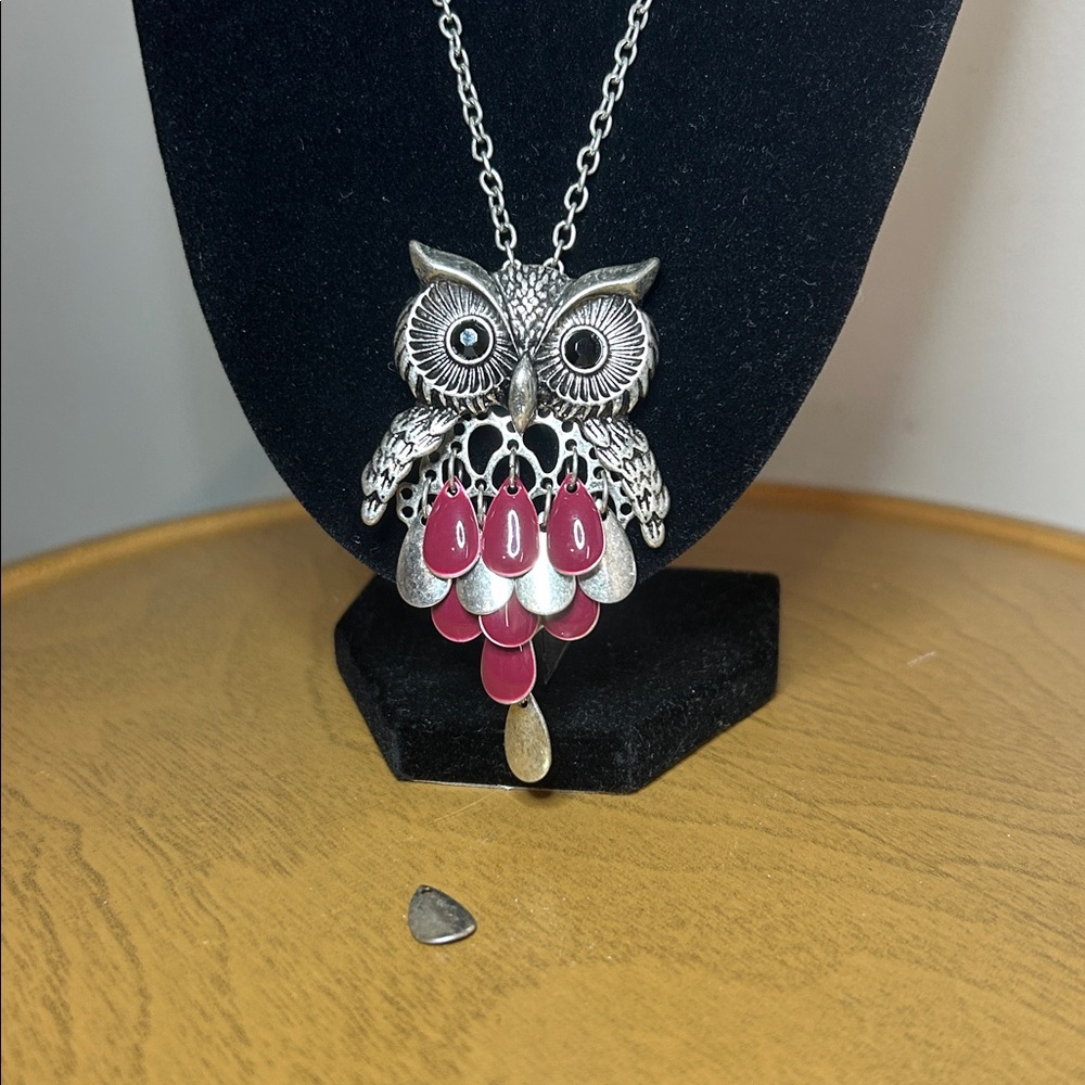 NWT Ricki’s Owl Pendant Necklace Silver Tone Pink Enamel Feathers‎ READ